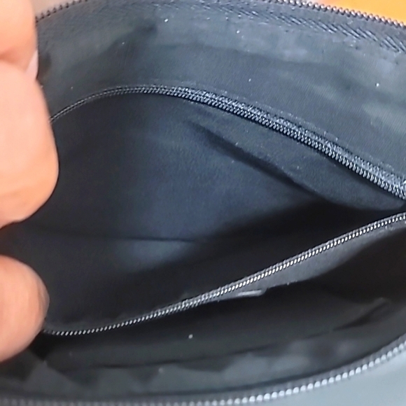 RELIC WOMEN'S SMALL CROSSBODY BAG/PURSE BLACK LEATHER - Picture 9 of 12